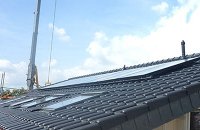 Dach mit Photovoltaikanlage